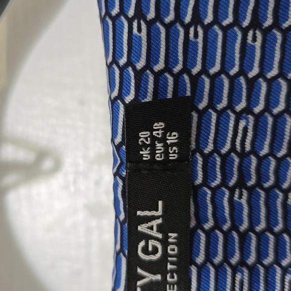 Nasty Gal Womens Scarf Print Satin Feel Dress NWT Size 16 - Picture 3 of 5